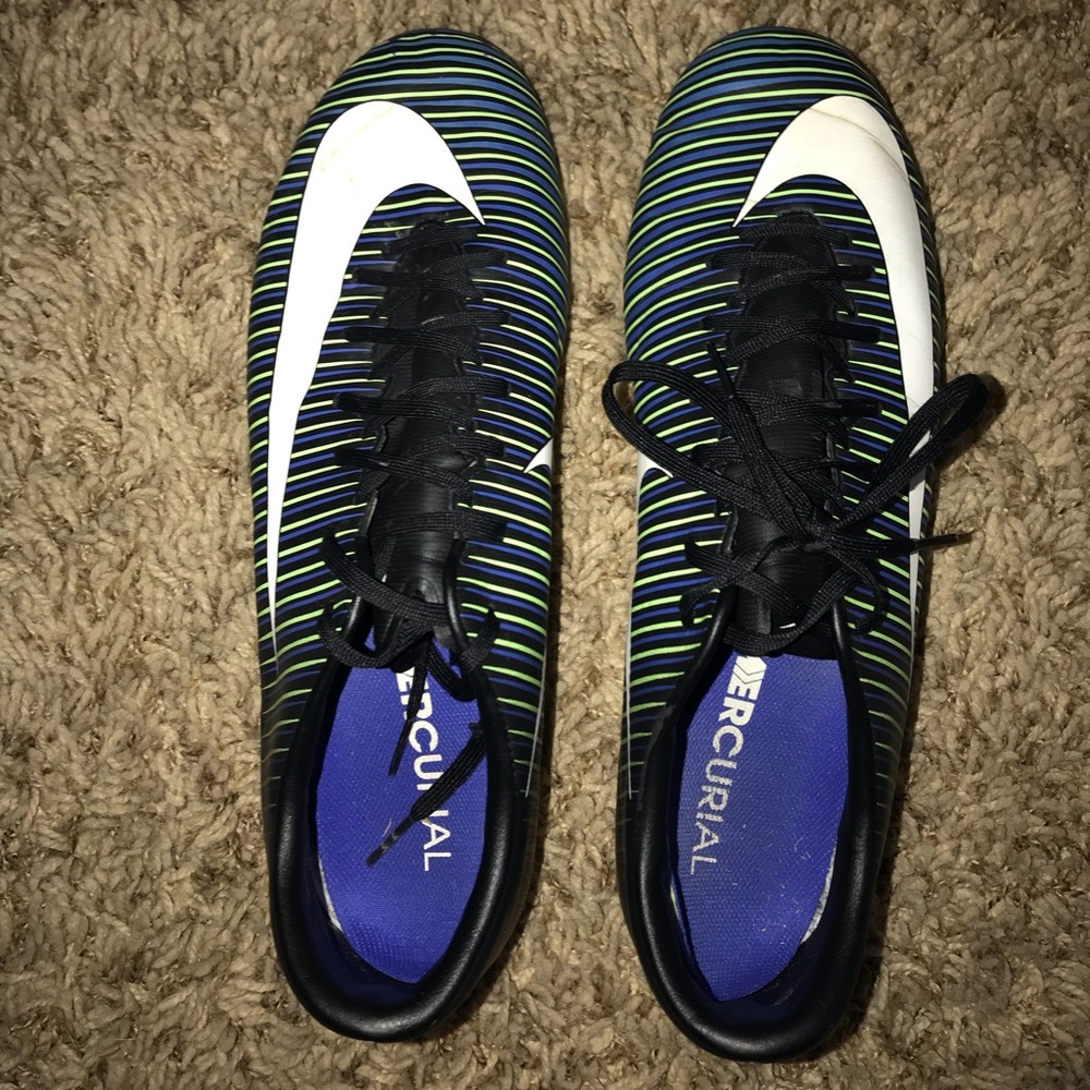 Soccer cleats